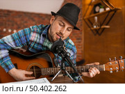 medium shot talented musician singing. Стоковое фото, агентство Ingram Publishing / Фотобанк Лори