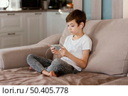 boy home playing games 2. Стоковое фото, агентство Ingram Publishing / Фотобанк Лори