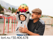 little boy with grandpa playing with ball. Стоковое фото, агентство Ingram Publishing / Фотобанк Лори