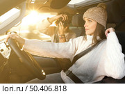 medium shot couple driving together. Стоковое фото, агентство Ingram Publishing / Фотобанк Лори
