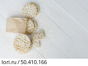 puffed rice with grains white wooden desk. Стоковое фото, агентство Ingram Publishing / Фотобанк Лори