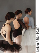 rehearsing tutu skirts. Стоковое фото, агентство Ingram Publishing / Фотобанк Лори