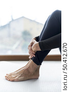 close up legs hands senior woman side view. Стоковое фото, агентство Ingram Publishing / Фотобанк Лори