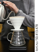 male barista pouring water coffee filter. Стоковое фото, агентство Ingram Publishing / Фотобанк Лори