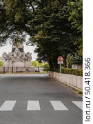 city street with crosswalk. Стоковое фото, агентство Ingram Publishing / Фотобанк Лори