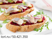 Sandwiches, toasts with salted herring and beetroot pate. Стоковое фото, агентство Ingram Publishing / Фотобанк Лори