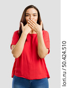 Lovey woman covering her mouth with hands. Стоковое фото, агентство Ingram Publishing / Фотобанк Лори
