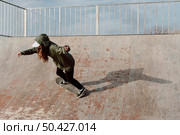 skateboarder girl ramp. Стоковое фото, агентство Ingram Publishing / Фотобанк Лори