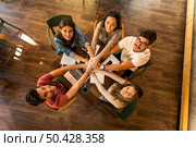 Group of friends studying together for finals. Стоковое фото, агентство Ingram Publishing / Фотобанк Лори