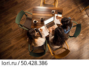 Group of friends studying together for finals. Стоковое фото, агентство Ingram Publishing / Фотобанк Лори