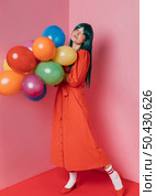 full shot beatiful woman red dress 3. Стоковое фото, агентство Ingram Publishing / Фотобанк Лори