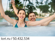 Young couple in a luxury hotel inside a jacuzzi in a rainy day . Стоковое фото, агентство Ingram Publishing / Фотобанк Лори