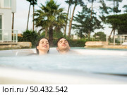 Young couple in a luxury hotel inside a jacuzzi in a rainy day . Стоковое фото, агентство Ingram Publishing / Фотобанк Лори