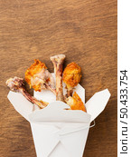 chicken drumsticks leftover food waste. Стоковое фото, агентство Ingram Publishing / Фотобанк Лори