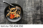 leftover food waste spaghetti plate. Стоковое фото, агентство Ingram Publishing / Фотобанк Лори