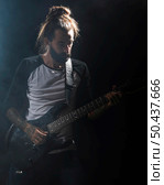 artist playing guitar stage light. Стоковое фото, агентство Ingram Publishing / Фотобанк Лори