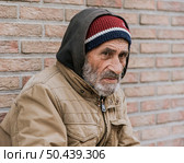 side view homeless man outside. Стоковое фото, агентство Ingram Publishing / Фотобанк Лори