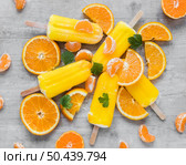 top view yummy popsicles with mint orange. Стоковое фото, агентство Ingram Publishing / Фотобанк Лори