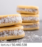 close up view delicious alfajores cookies 7. Стоковое фото, агентство Ingram Publishing / Фотобанк Лори
