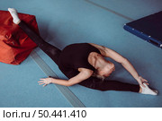 high angle woman exercising gymnastics olympics. Стоковое фото, агентство Ingram Publishing / Фотобанк Лори