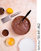 overhead view chocolate dough with ingredients kitchen counter. Стоковое фото, агентство Ingram Publishing / Фотобанк Лори