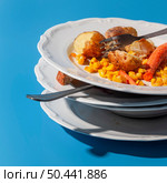 pile dirty plates leftovers. Стоковое фото, агентство Ingram Publishing / Фотобанк Лори