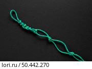 strong green rope knot black copy space background. Стоковое фото, агентство Ingram Publishing / Фотобанк Лори
