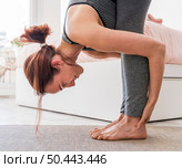 close up woman stretching. Стоковое фото, агентство Ingram Publishing / Фотобанк Лори