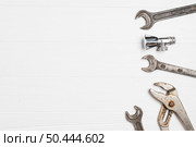 metal wrenches whtie. Стоковое фото, агентство Ingram Publishing / Фотобанк Лори