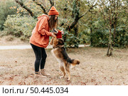 stylish woman out walk with her dog 11. Стоковое фото, агентство Ingram Publishing / Фотобанк Лори