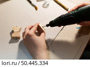 woman crafting little pieces wood. Стоковое фото, агентство Ingram Publishing / Фотобанк Лори
