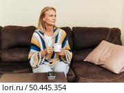 woman home during quarantine having cup coffee. Стоковое фото, агентство Ingram Publishing / Фотобанк Лори