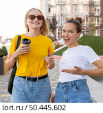 women city using sign language. Стоковое фото, агентство Ingram Publishing / Фотобанк Лори