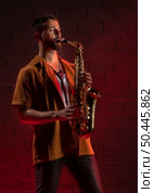 male artist playing saxophone. Стоковое фото, агентство Ingram Publishing / Фотобанк Лори