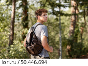 young man enjoying walk forrest 4. Стоковое фото, агентство Ingram Publishing / Фотобанк Лори