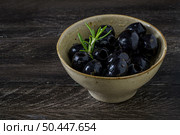Olives in a ceramic bowl on a wooden table. Стоковое фото, агентство Ingram Publishing / Фотобанк Лори