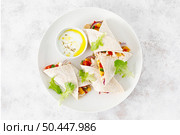 Greek chicken wraps souvlaki with vegetables and tzatziki sause. Top view. Стоковое фото, агентство Ingram Publishing / Фотобанк Лори