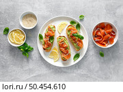 Toasts with salted salmon and avocado guacamole, top view. Стоковое фото, агентство Ingram Publishing / Фотобанк Лори