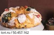 Bolo do Rei or King’s Cake, Made for Christmas, Carnavale or Mardi Gras with Present Wrapping in Background. Стоковое фото, агентство Ingram Publishing / Фотобанк Лори