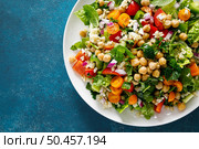 Tabbouleh salad. Tabouli salad with fresh parsley, onions, tomatoes, bulgur and chickpea. Healthy vegetarian food, diet. Top view. Стоковое фото, агентство Ingram Publishing / Фотобанк Лори