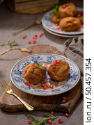 Rabanadas poveiras with sugar and cinnamon and some pomegranate seeds on a rustic kitchen countertop during the Christmas season. Стоковое фото, агентство Ingram Publishing / Фотобанк Лори