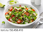 Tabbouleh salad. Tabouli salad with fresh parsley, onions, tomatoes, bulgur and chickpea. Healthy vegetarian food, mediterranean diet. Стоковое фото, агентство Ingram Publishing / Фотобанк Лори