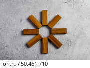 Wooden blocks, used for domino games, Arranged in a circle. Стоковое фото, агентство Ingram Publishing / Фотобанк Лори