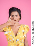 Young woman covering her mouth showing shut up. Стоковое фото, агентство Ingram Publishing / Фотобанк Лори