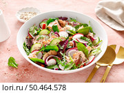 Salmon salad bowl with fresh radish, cucumber, red onion and green mixed leafy vegetables. Healthy diet food, lunch menu. Стоковое фото, агентство Ingram Publishing / Фотобанк Лори