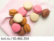 Delicious Macarons, French Pastry Cookies with Cream. Стоковое фото, агентство Ingram Publishing / Фотобанк Лори