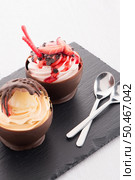 Tasteful strawberry and chocolate pastry mousse on black slate background. Стоковое фото, агентство Ingram Publishing / Фотобанк Лори