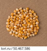 Top view of circle of corn against brown vinyl background. Стоковое фото, агентство Ingram Publishing / Фотобанк Лори