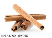 Cinnamon sticks on white reflective background. Стоковое фото, агентство Ingram Publishing / Фотобанк Лори