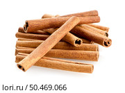 Cinnamon sticks on white reflective background. Стоковое фото, агентство Ingram Publishing / Фотобанк Лори